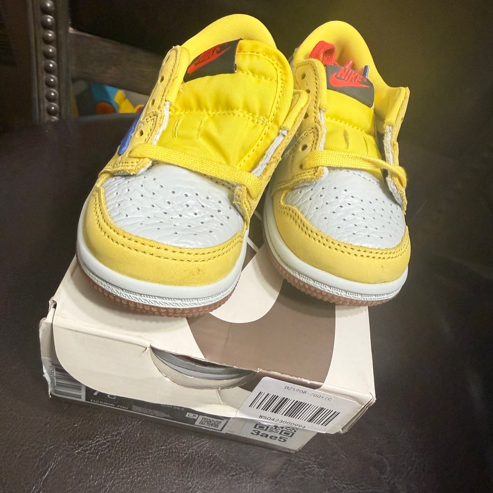 Nike Kids Yellow and Blue Low-Top Sneakers - Picture 3 of 8
